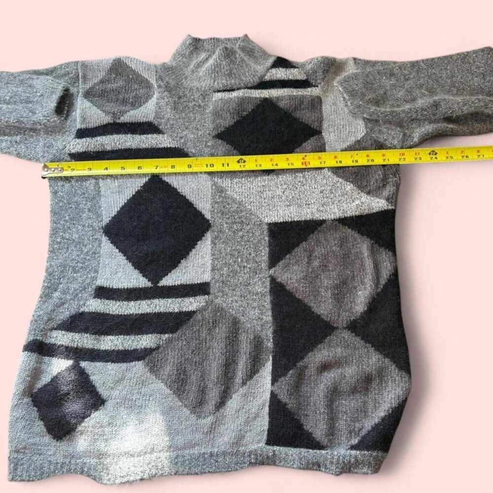 Vintage Fuzzy Geometric Knit Gray and Black Sweater (Angora Blend) Size M - Picture 8 of 9